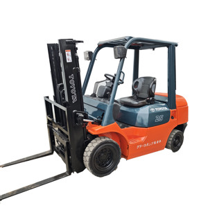 Montacargas Diésel de 2.5 Toneladas, Mástil de Dos Etapas, Desplazamiento Lateral, 4x4 Todoterreno, Usado, 2023 - Product Image 1