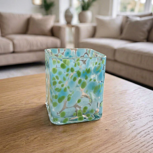 Jarrón de Vidrio Cuadrado Hecho a Mano de 4 Pulgadas de Alto con Puntos Azules Verdes - Product Image 1