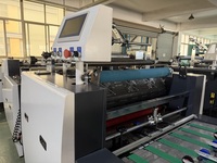 Machine de laminage et d'embossage thermique double face entièrement automatique pour films plastiques OPP, PET, PVC et métalliques YFMA-760