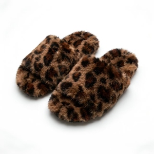 Sandales plates confortables à bout ouvert pour femmes, en fourrure noire, style doux avec doublure en peluche pour l'hiver - Product Image 4