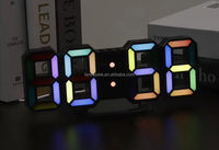 Grande horloge murale numérique multicolore à LED 3D Luminosité réglable Réveil de table/bureau coloré pour chambre à coucher salon