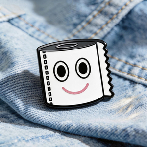 Pin de solapa personalizado con diseño de rollo de papel higiénico y cara sonriente, divertido pin esmaltado de aleación de zinc, insignia, broche bonito, regalo novedoso para mochila - Product Image 1