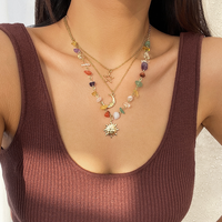 Nouveau collier superposé avec pendentif lune en pierres irrégulières pour femme, style vacances, perles