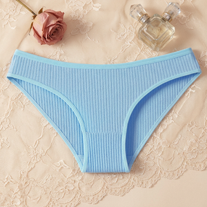 Culottes de bikini côtelées en coton bleu clair pour femmes, couleur unie, taille mi-haute, confortables pour le quotidien, sous-vêtements pour femmes OEM ODM - Product Image 3
