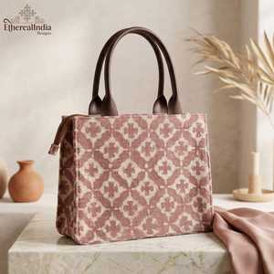 Sac fourre-tout pour ordinateur portable en tissu imprimé à la main avec bandoulière pour téléphone en rexine et doublure en coton, vente en gros, export Inde - Product Image 3