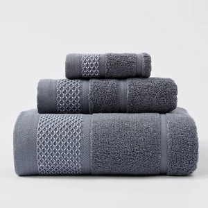 Ensemble de serviettes de bain en coton biologique pur, absorbant, doux, tissé, motif damassé de luxe, antibactérien, broderie hôtelière - Product Image 1