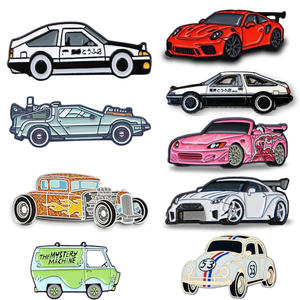 Venta directa de fábrica Anime lindo chapado en oro suave sombrero solapa Pin Metal duro coche insignia esmalte Pin regalo personalizado - Product Image 1