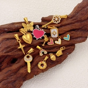 Op maat gemaakte groothandel 18k verguld DIY sieraden bedel, delicaat modieus vlinder hart pizza hanger bedels voor het maken van sieraden - Product Image 2