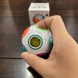 Cubo Antiestrés de Alta Calidad, Juguete Sensorial con 12 Agujeros, Bola Mágica Arcoíris, Rompecabezas de Plástico para Niños, Juego de Fútbol de Dedos - Product Image 4