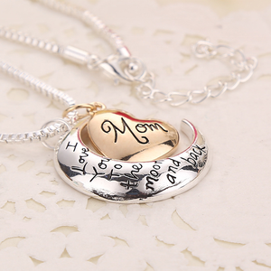 Collana con Ciondolo a Cuore Dorato 'Ti Amo Mamma fino alla Luna' con Luna Crescente in Argento e Motivo a Lettere con Perle, Regalo per la Festa della Mamma - Product Image 3
