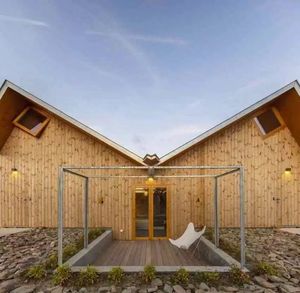 Complejo Rural Cabañas <span class=keywords><strong>de</strong></span> Madera con Techos Triangulares y <span class=keywords><strong>Terrazas</strong></span> Elevadas Retiro Turístico o <span class=keywords><strong>Casa</strong></span> <span class=keywords><strong>de</strong></span> <span class=keywords><strong>Campo</strong></span> - Product Image 5