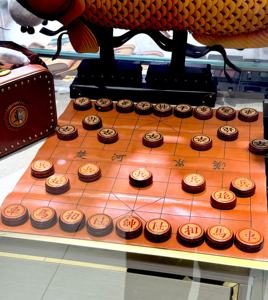 مجموعة شطرنج صينية فنية يدوية الصنع من الجلد الطبيعي الفاخر، صديقة للبيئة، مع حافظة تخزين بتصميم عتيق مدبوغة نباتياً، قابلة للتجميع - Product Image 5