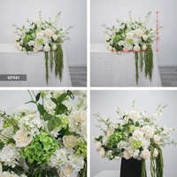 Arreglo floral artificial de seda en colores blanco y verde para decoración de fondo en bodas, fiestas y fotografías.