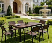 Ensemble de table à manger d'extérieur moderne, meubles de patio avec structure en bois composite WPC imperméable et cadre en métal pour utilisation en jardin