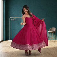TENNECY Ensemble Anarkali et Dupatta en Tissu Chanderi Réversible avec Broderie, Coupe Évasée Longue, Infroissable, et Pantalon Assorti