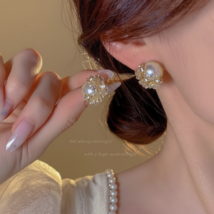 Orecchini di perle di lusso da donna 2024 nuovo Design leggero con stile floreale popolare di nicchia - Product Image 1