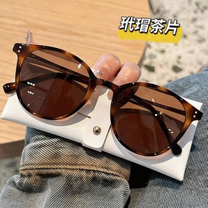 Lunettes de soleil ovales pour femmes, monture complète, polarisées, protection UV400, avec étui - Product Image 3