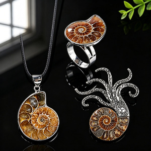 Set di Gioielli all'Ingrosso con Fossile Naturale di Ammonite: Spilla a Forma di Polpo, Ciondolo, Collana e Anello per <span class=keywords><strong>Donna</strong></span> - Product Image 1