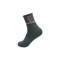 Chaussettes pour femmes de couleur blanche sportive douce de qualité supérieure avec motif de lettres à vendre