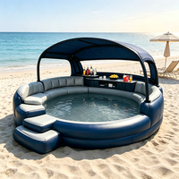 Bar de piscine gonflable personnalisé avec sièges-canapés, salon aquatique rond avec table de bar à auvent, piscine gonflable pour location événementielle
