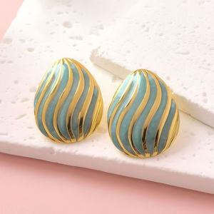 Pendientes de Acero Inoxidable Chapados en Oro con Incrustaciones de Estrellas de Moda de la Serie Océano Manqiu, con Acabado Esmaltado - Product Image 1