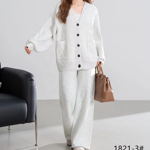 Ensemble 3 pièces tricoté torsadé standard pour <span class=keywords><strong>femme</strong></span> : <span class=keywords><strong>Gilet</strong></span> minimaliste, Cardigan, Pantalon large, Pull col en V et <span class=keywords><strong>Veste</strong></span> - Product Image 2