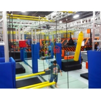 Parcours d'obstacles Ninja Warrior intérieur innovant, écologique, durable, taille personnalisable, apprécié des utilisateurs pour sa jouabilité infinie