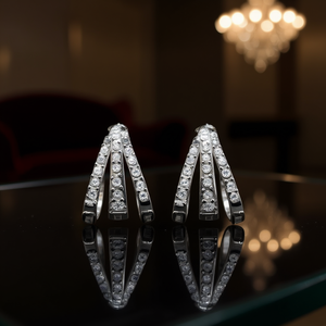 Orecchini a polsino E4207 in oro bianco con diamanti taglio brillante rotondo, incastonatura a canale, gioielli di lusso unisex di alta qualità - Product Image 2