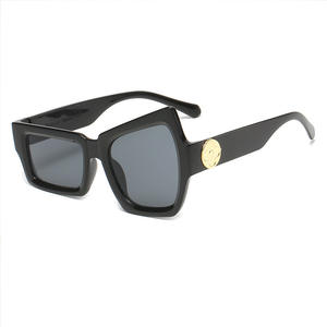 Gafas de Sol con <span class=keywords><strong>Cejas</strong></span> Elevadas de Estilo Hip Hop, con Diseño Irregular y Exagerado de los Tamaños de los Ojos - Product Image 1