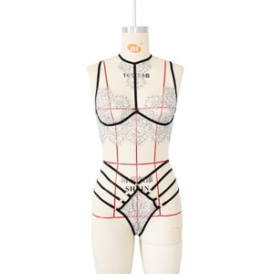 Ensemble de lingerie/pyjama sexy pour femmes, composé d'un soutien-gorge orné de dentelle pure et séduisante et d'un short à bretelles, cintré à la taille et moulant sur les hanches. - Product Image 5