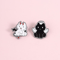 Prix d'usine en gros Personnalisé Épingles en émail souple Mignons motifs de dessins animés (Ange, Diable, Chat) Badges de revers pour sacs à dos, vêtements et chapeaux