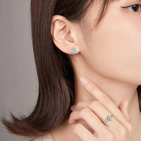 Bague en jade naturel véritable vert fleur, sertie d'argent S925 et de pierres glacées, avec une bague de doigt tendance pour femme, et un ensemble de clous d'oreilles.
