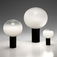 Lampe de table à haute luminosité sans éblouissement, personnalisable en matière, forme et design, pour des fins d'éclairage décoratif