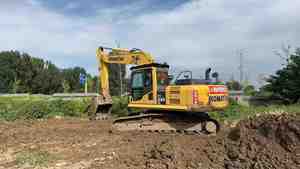 รถขุดขนาดเล็กแบบตีนตะขาบ Komatsu PC240 มือสอง น้ำหนัก 24 ตัน พร้อมวาล์วไฮดรอลิก Kawasaki ปั๊มเกียร์ แกนปั๊ม มอเตอร์ และชิ้นส่วนเครื่องยนต์ - Product Image 3