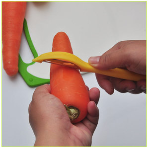 Utensilio de cocina Manual, multifunción, giratorio, cuchillas afiladas de acero inoxidable, cuchillo para verduras, fruta, patatas y zanahorias, pelador - Product Image 4
