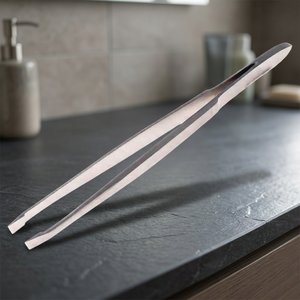 Pince à épiler professionnelle en acier inoxydable de haute précision, réutilisable, inclinée, noire, pour hommes (pour la barbe) et femmes (pour les sourcils) - Product Image 6