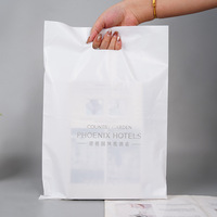 Sac à poignée en plastique découpé à l'emporte-pièce blanc de marque imprimée sur mesure, Sac de transport pliable HDPE pour vêtements Grands sacs à provisions en plastique