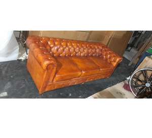 โซฟาเชสเตอร์ฟิลด์หนังแท้สุดหรู สำหรับห้องนั่งเล่นระดับพรีเมียม เหมาะสำหรับงานปาร์ตี้ งานอีเว้นท์ และให้เช่าสำหรับพักผ่อน - Product Image 4