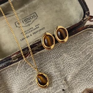 Ensemble de bijoux rétro tendance en pierre naturelle en acier inoxydable étanche plaqué or 18 carats collier oeil de tigre ensembles de boucles d'oreilles pour femmes - Product Image 1