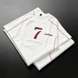 เสื้อยืดคอกลมแขนสั้นสีขาวสำหรับผู้ชายพร้อมหมายเลขสีแดง 7 และเสื้อพิมพ์ลายผ้าฝ้ายแบบกำหนดเองทรงลำลองพอดีตัว - Product Image 1