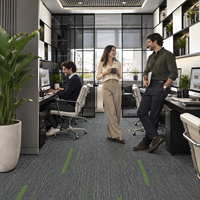 Dalles de moquette modulaires en PP 100 % ignifuges de haute qualité 25*100cm pour bureaux et espaces commerciaux à fort trafic (vente en gros)