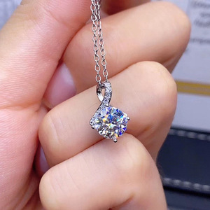 Elegante collana con pendente solitario rotondo, catena con ciondolo in pietra scintillante per donna - Product Image 2