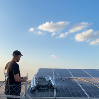 MULTIFIT Fonctionnement sans pilote entièrement automatique Barrière transversale autonome Mode de nettoyage à sec/à eau Suivi Robot de nettoyage solaire