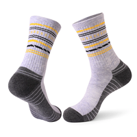 Chaussettes de sport pour hommes de haute qualité, personnalisées, OEM, en laine mérinos douce, absorbant la transpiration, chaussettes de randonnée, chaussettes de sport pour les sports thermiques