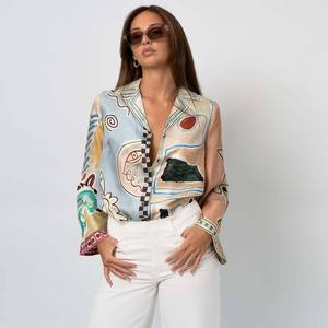 Ensemble assorti en satin imprimé pour femmes |   Ensemble coordonné avec revers cranté pour le travail, les fêtes et les mariages - Product Image 2