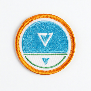 Parche Bordado Circular en 3D con Diseño de Flores y Triángulos Azules y Blancos, Borde Naranja, Insignia Termoadhesiva para Ropa y Regalos - Product Image 1