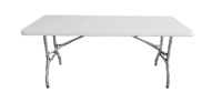 Table pliante rectangulaire d'extérieur blanche de 6 pieds x 8 pieds, en plastique, pliable en deux, avec option de chaises pliantes disponible