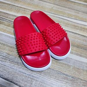 2026 High-Quality Designer Customized Fashionable Leather Thick-Soled Studded Slippers Unisex Red Sole Slippers OEM ODM - Product Image 6