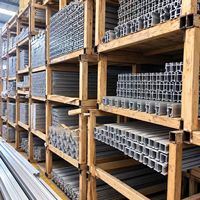 Support photovoltaïque en aluminium extrudé pour l'installation de panneaux solaires en entrepôt frigorifique
