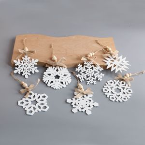 Décorations de Noël en bois découpées au laser en forme de flocons de neige, en peuplier, blanches, lot de 7 pièces - Product Image 3